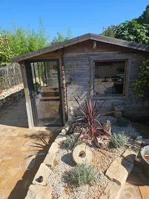 Cottage with outdoor hot tub - Image 3