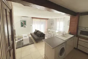 Beautiful 2-room, parking + close to hospital, city center, stadiums - Image 4
