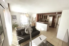 Beautiful 2-room, parking + close to hospital, city center, stadiums - Image 2