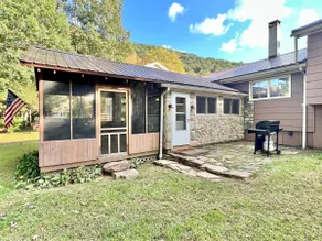 River front getaway with screened-in porch! - Image 5