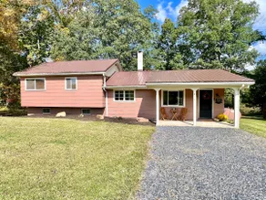 River front getaway with screened-in porch! - Image 2