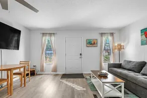 Cozy Condo: Close to Beach, Pubs, Restaurants - Image 3