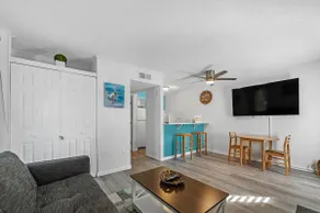 Cozy Condo: Close to Beach, Pubs, Restaurants - Image 2