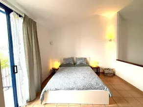 Renovated triplex in the center. - Image 2