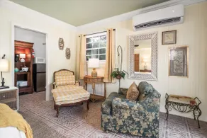 Vero Beach room w/ private entry MCM suite - Image 3