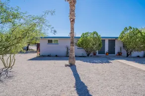 Central Updated Tucson Bungalow - EV Charger - Image 3
