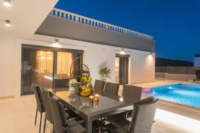 Family Villa Mia with sea view & heated pool - Image 4