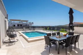 Family Villa Mia with sea view & heated pool - Image 5
