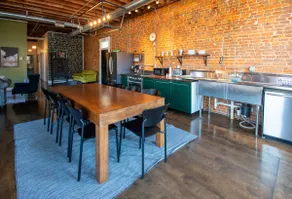 Penthouse Perch Downtown Loft - Image 3
