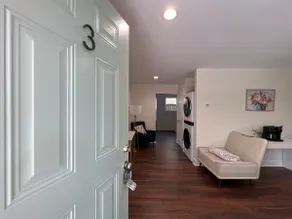 1 King BR with Style and Elegance - Image 3