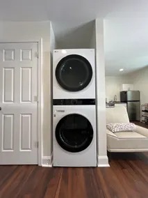1 King BR with Style and Elegance - Image 5