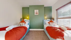 Cosy Northwich home, sleeps 5 by restfully - Image 5