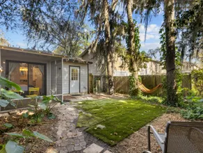 Spacious 2BR/2BA | Patio, Garden, Parking, Near UF - Image 3