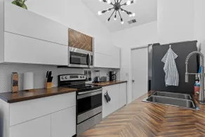 The Tree House - Nicely Furnished Urban Oasis - Image 4