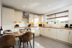 Explore Belfast from our warm and Cosy getaway! - Image 3
