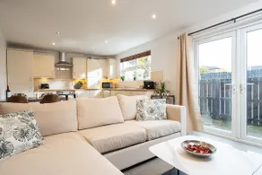 Explore Belfast from our warm and Cosy getaway! - Image 2