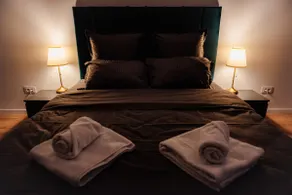 NEW Luxury City Center Studio - Image 4