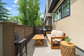 Elegant 3 Bedroom Townhouse Near Downtown Calgary - Image 5