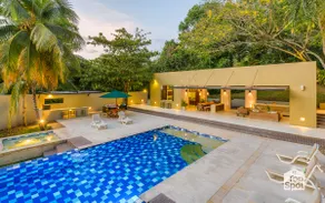 TopSpot®´s Most Coveted Property / 300 + Reviews! - Image 2