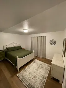 Quiet, one bedroom. - Image 2