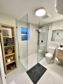 Private 1-bedroom Gray's Park suite - Image 3