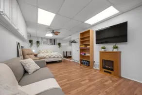 Dog Friendly, Free Parking, Play Pen, Backyard - Image 3