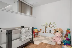 Dog Friendly, Free Parking, Play Pen, Backyard - Image 2