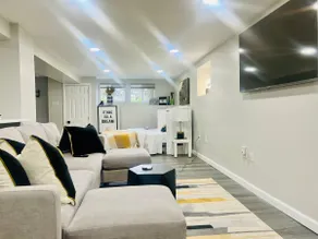Modern Studio Near NYC | Walk to Light Rail - Image 4