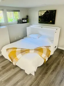 Modern Studio Near NYC | Walk to Light Rail - Image 2