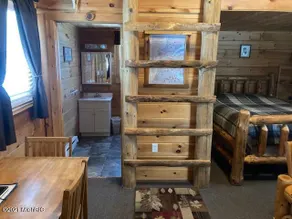 Log Cabin. Only minutes from Crystal Mountain! - Image 4