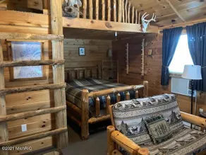 Log Cabin. Only minutes from Crystal Mountain! - Image 3