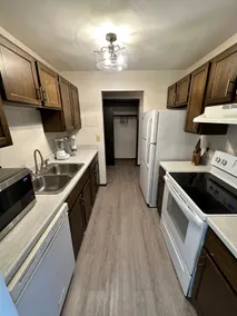 Newly Renovated 2 bed 1 bath Apt, Close to All - Image 5