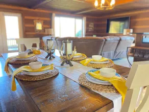 ⁠Red-Roof Cabin Suite w/Salt Water Hot Tub & View⁠ - Image 5
