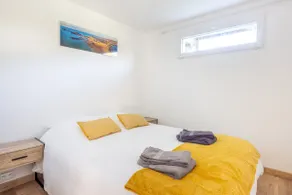 2-bedroom apartment with garden - Image 3
