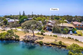 Absolute waterfront, 3 story beach house. - Image 5