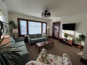 Holly Grand Duplex upper level - Image 3