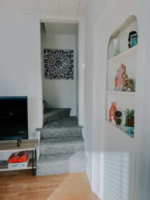 Fun & cozy apartment in downtown Rockford - Image 4