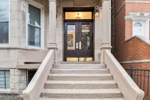 Beautiful Remodel in Sought After Wrigleyville - Image 4