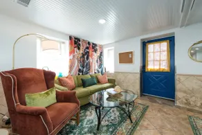 Hickory St. Lodge @ the square! - Image 3