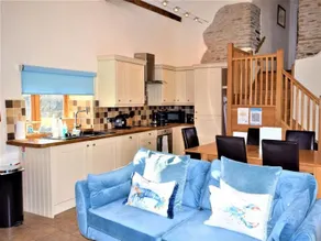 Beautiful Barn Conversion with Games Room - Image 4