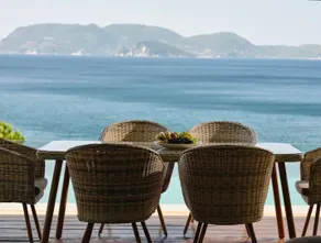Azzure Vista Seafront Villa - Image 4