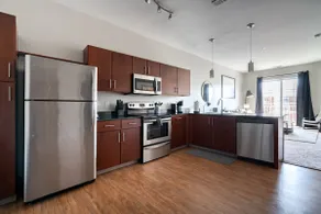 Luxury Downtown Apartment - Image 5