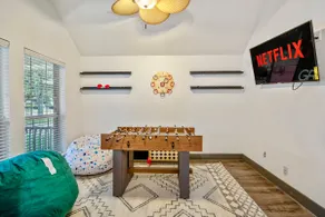 Cypress Gem, Cozy, Central & Pet-Friendly Retreat - Image 3