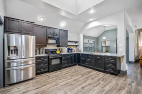 Cypress Gem, Cozy, Central & Pet-Friendly Retreat - Image 4