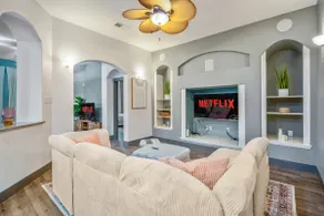 Cypress Gem, Cozy, Central & Pet-Friendly Retreat - Image 2