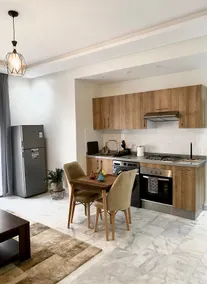 Cozy Apartment Near Airport - Image 4
