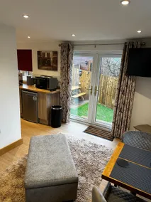 Lavender Cabin at The Glasshouse Inn, May Hill - Image 5