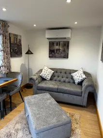 Lavender Cabin at The Glasshouse Inn, May Hill - Image 3