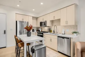 Cozy 1 Bedroom 1 Bathroom Retreat in Irvine - Image 2