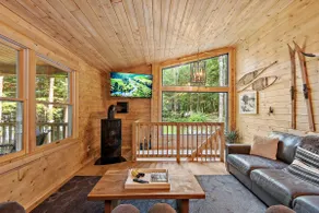 Lakefront, Gas Fireplace, gym and hot tub near Ski - Image 4